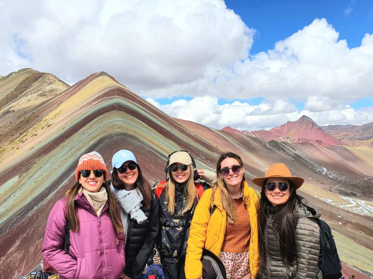 Cusco Expedition by Machu Picchu - Tour Montaña Arcoíris + Valle Rojo 1 Dia